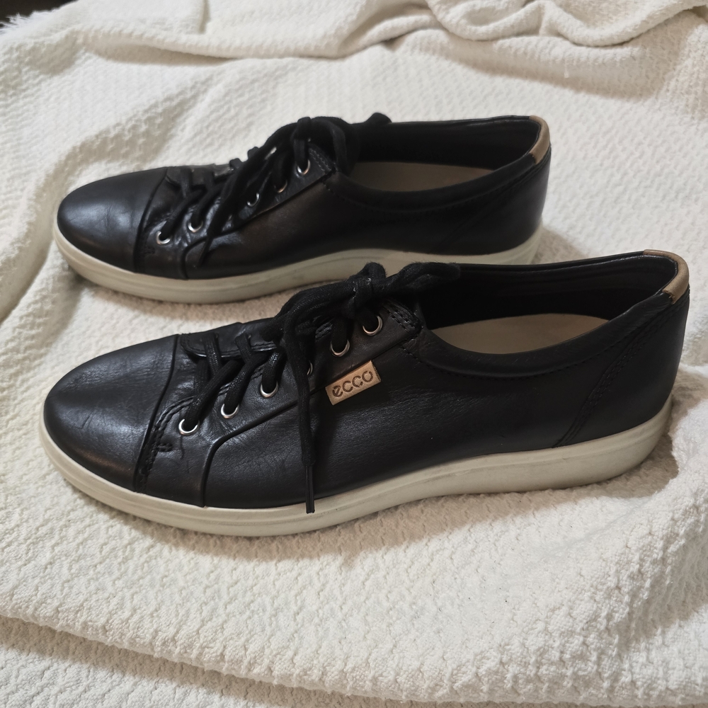 ECCO Mens Black Leather Sneakers